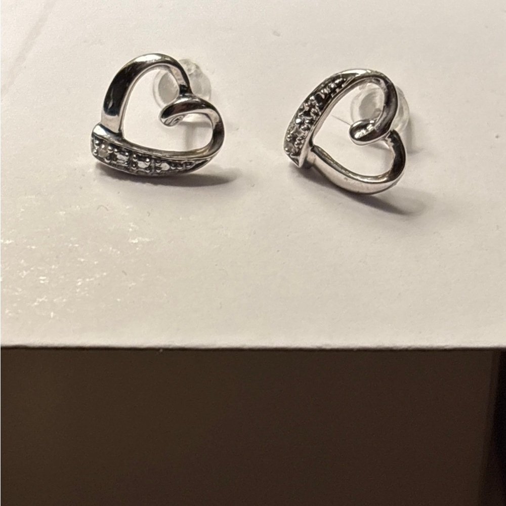 14K white Gold Heart Stud Earrings
